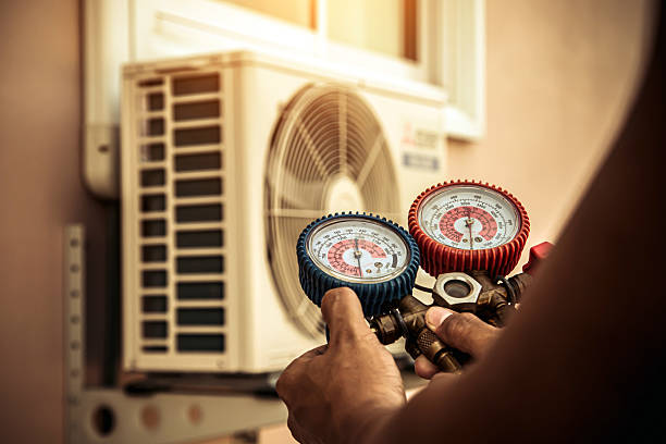 Professional Hvac technician working in Monroeville, OH